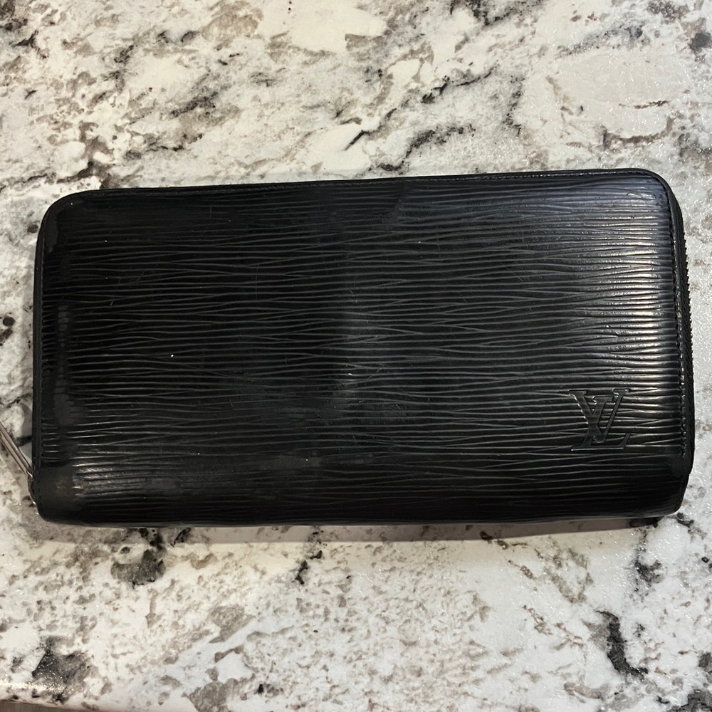 Louis Vuitton Black Epi Leather Zippy Wallet